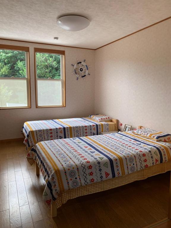 Postel nebo postele na pokoji v ubytování 半島の家