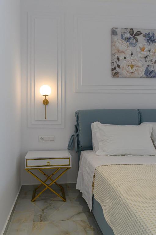 Postel nebo postele na pokoji v ubytování Dionisos Suites