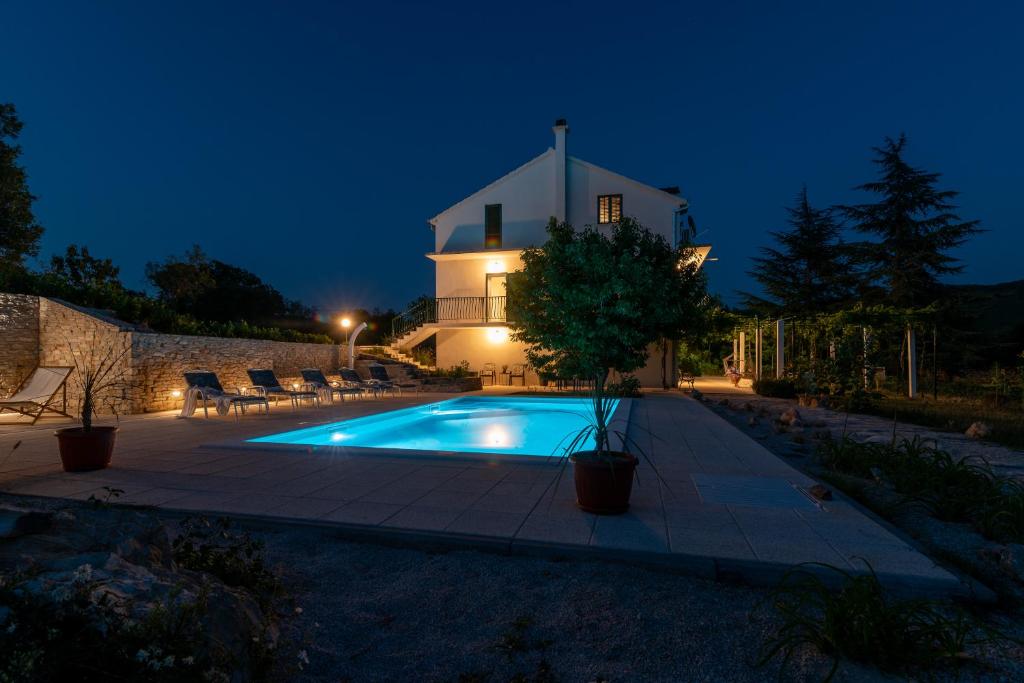 Gallery image of Villa Bacio with new heated pool in Brštanovo