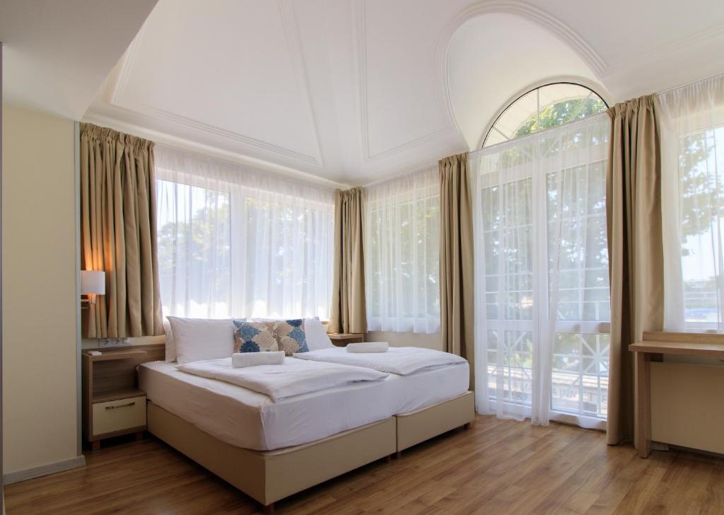 Gallery image of Villa Marina Inn in Siófok