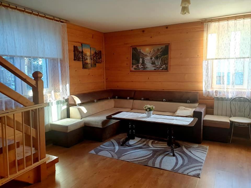 Posedenie v ubytovaní Domki u Hani 2