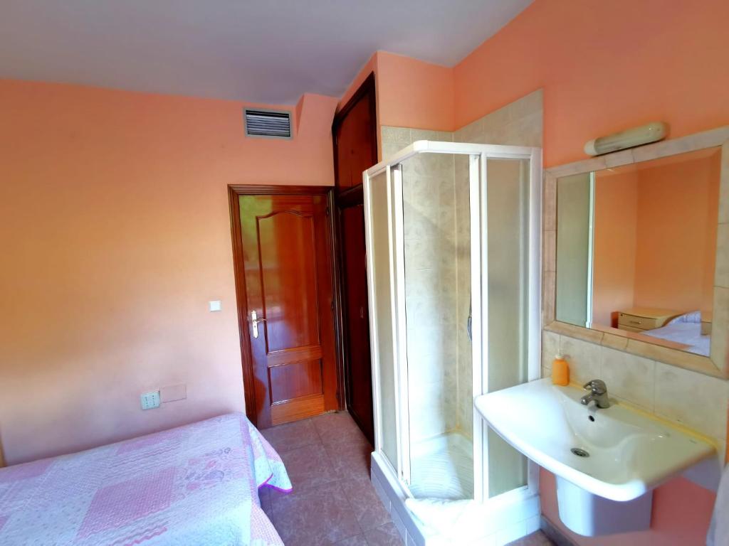 Casa de Huespedes La Asturiana - Double Or Twin Room With Shared Bathroom