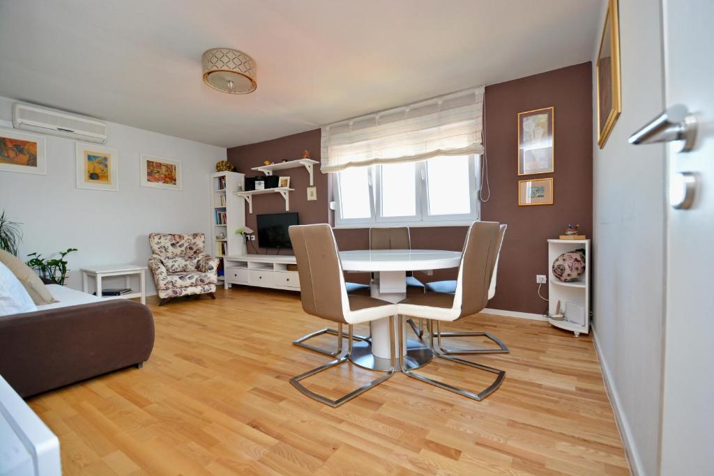 Posedenie v ubytovaní Charming Apartment N - Experience Zadar your way