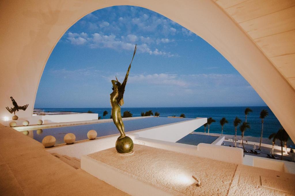 Best luxury hotels in Los Cabos 312646599