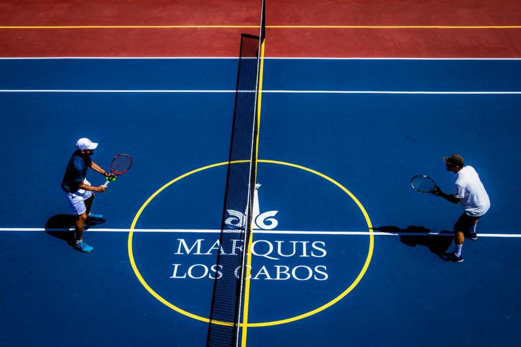 Tenis a/nebo squash v ubytování Marquis Los Cabos, an All - Inclusive, Adults - Only & No Timeshare Resort nebo okolí