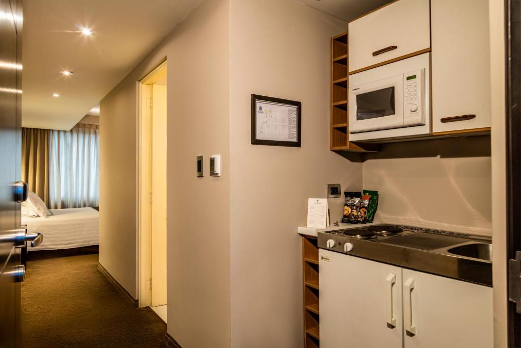 Kuchyň nebo kuchyňský kout v ubytování Del Pilar Miraflores Hotel