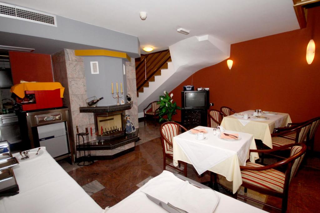 En restaurant eller et andet spisested på Villa Ana Split