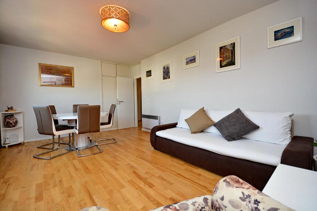 Posedenie v ubytovaní Charming Apartment N - Experience Zadar your way