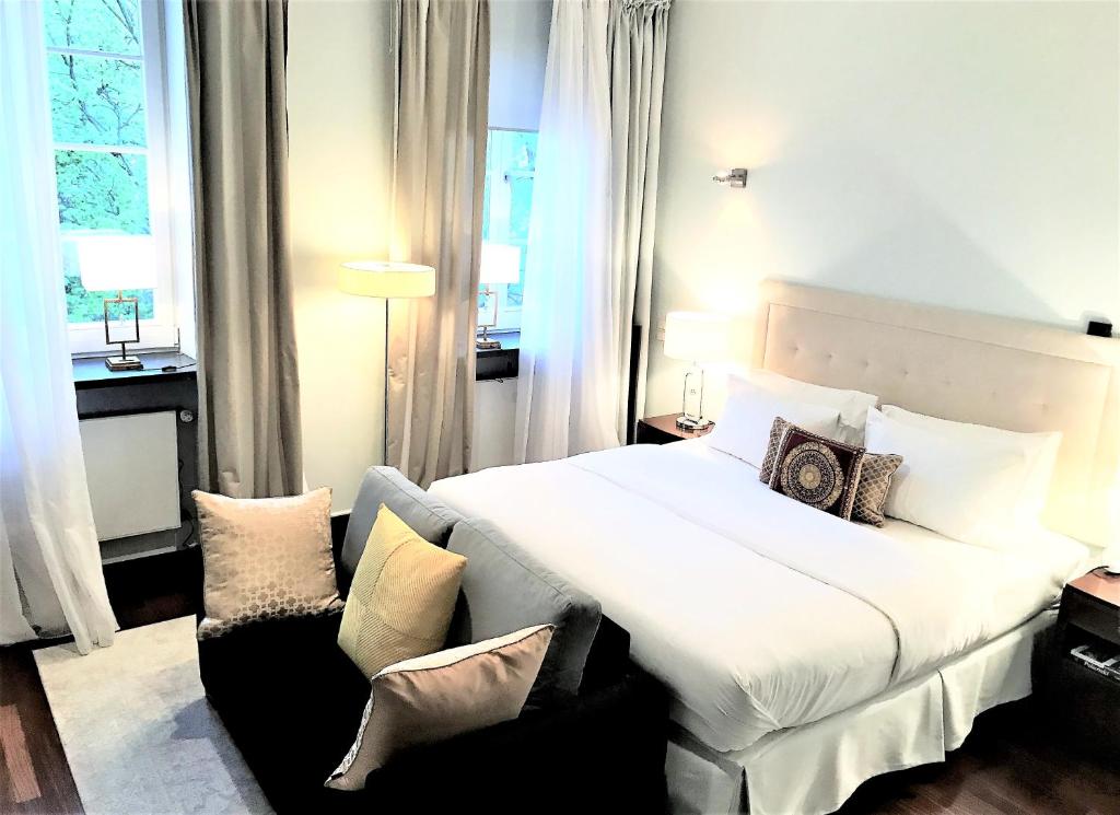 Postel nebo postele na pokoji v ubytování MONDRIAN Luxury Suites & Apartments Old Town