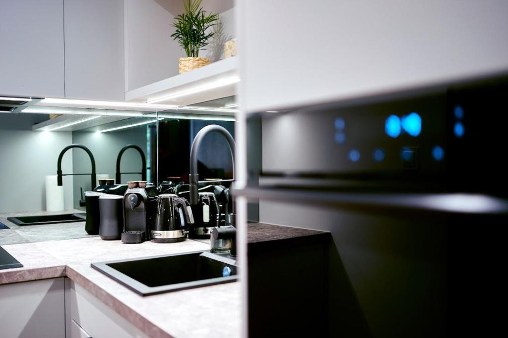 Kuchyňa alebo kuchynka v ubytovaní LAGUNA Apartament Polanica Residence 17