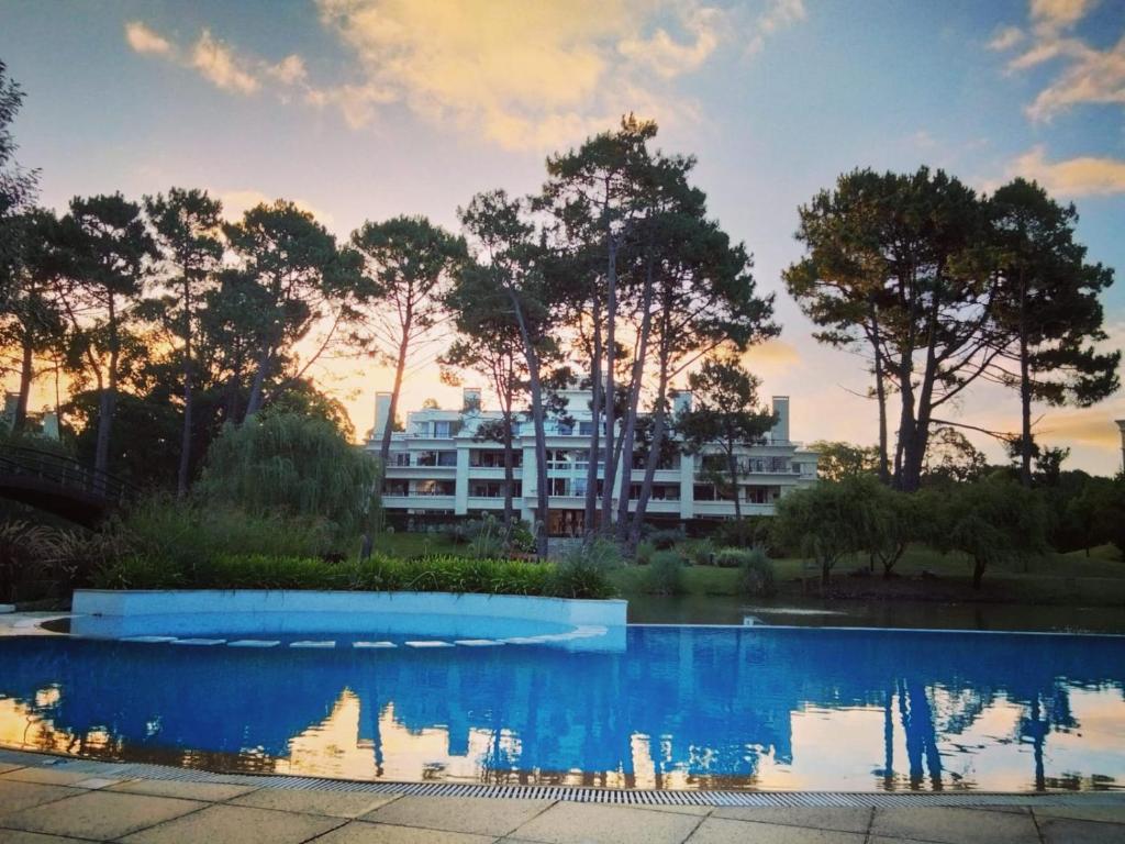 a view of a hotel from the pool at sunset at Green Park penthouse 2 dormitorios in Punta del Este