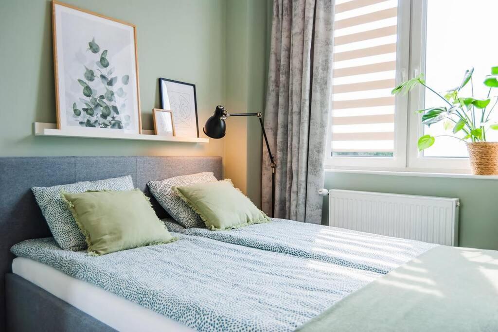 Postel nebo postele na pokoji v ubytování Baszta Jacek AON Apartament Gdańsk