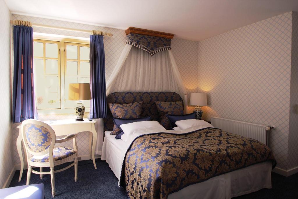 Postel nebo postele na pokoji v ubytování Vraa Slotshotel