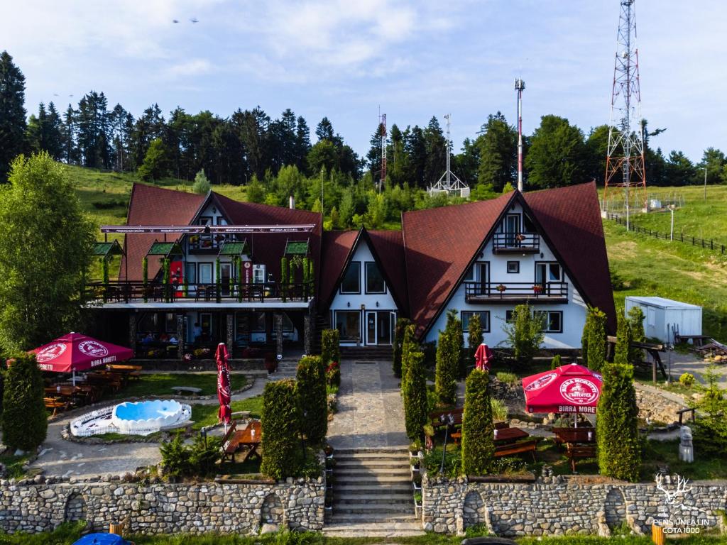 an aerial view of a house with a pool at Pensiunea LIN COTA 1000 in Sinaia