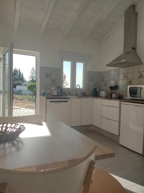 Majoituspaikan Villa Vista keittiö tai keittotila