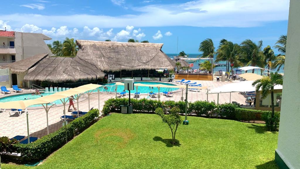 - Vistas a un complejo con piscina en Ocean view Aquamarina en Cancún
