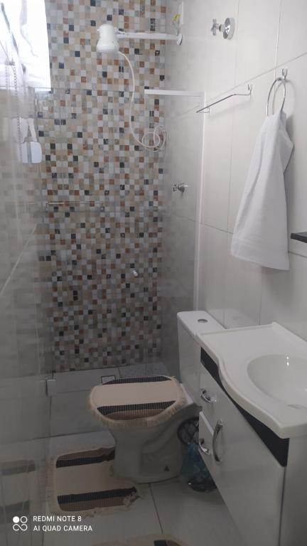 Koupelna v ubytování Pousada Quarto com frigobar,ar e garagem gratuita
