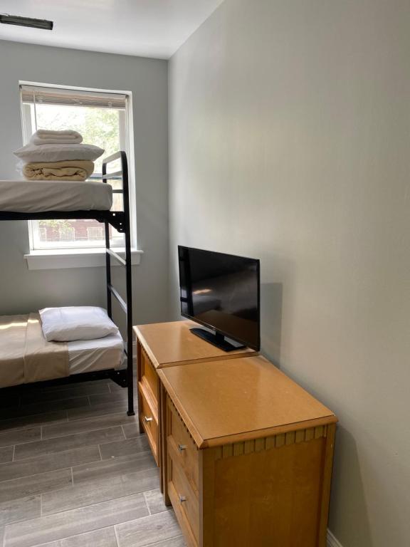 TV a/nebo společenská místnost v ubytování DC International Hostel 1