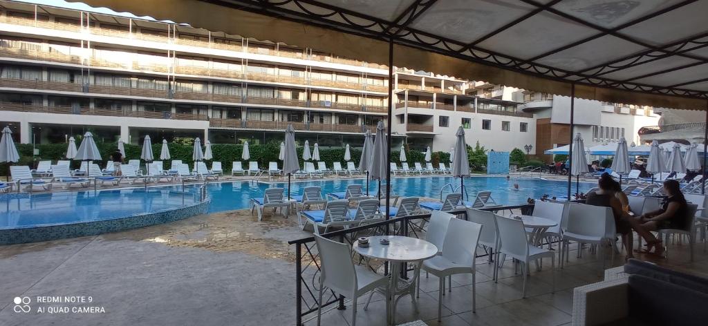 Bazén v ubytování GRENADA 22B Private Apartment SUNNY BEACH nebo v jeho okolí