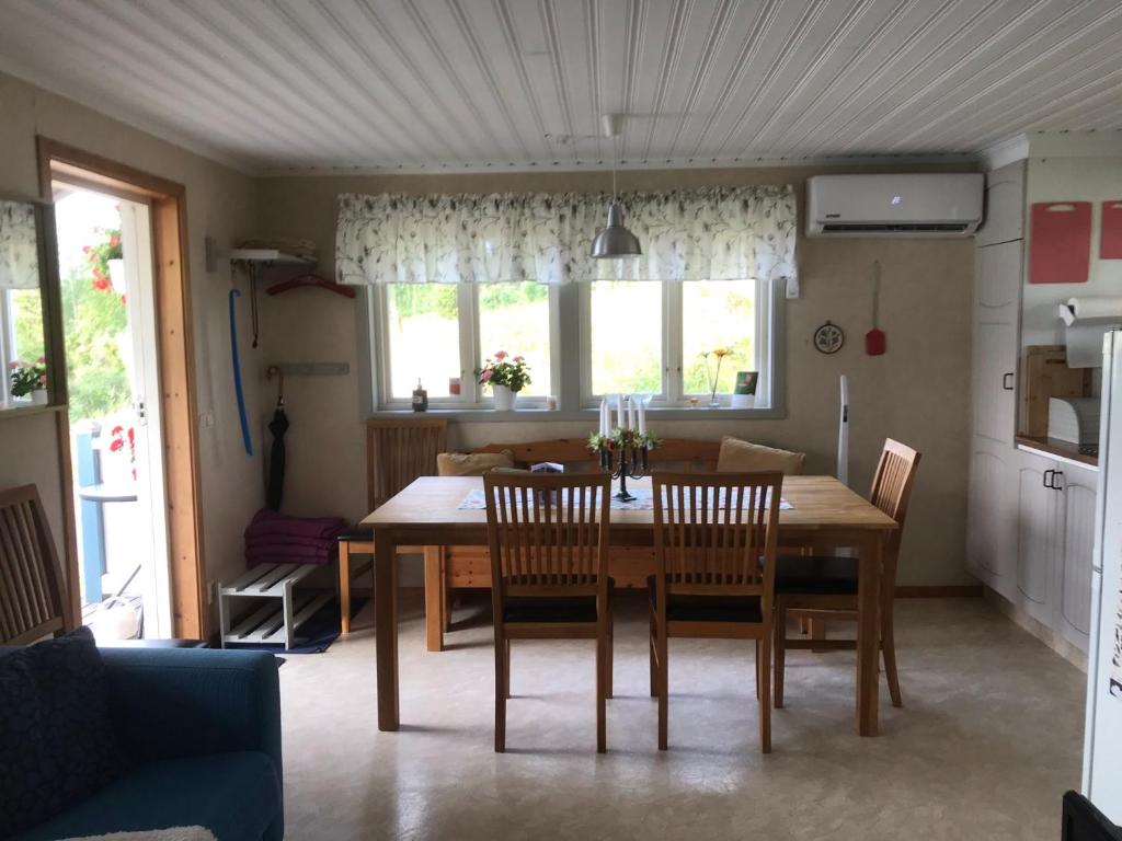 Kuchyň nebo kuchyňský kout v ubytování Joarsbo, Stuga 1, Sjölyckan