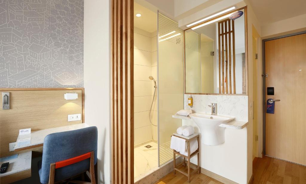 Koupelna v ubytování Holiday Inn Express Nashik Indira Nagar by IHG