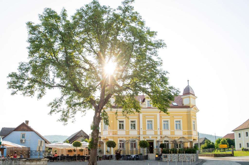 Zgradba, v kateri se nahaja hotel