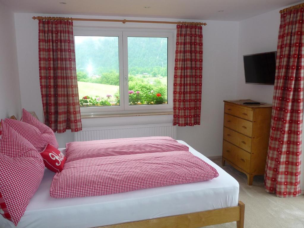 Postel nebo postele na pokoji v ubytování Haus Salzkammergut