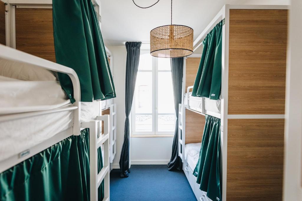 Les Chouettes Hostel - Bed In Een Gemengde Slaapzaal Met 10 Bedden