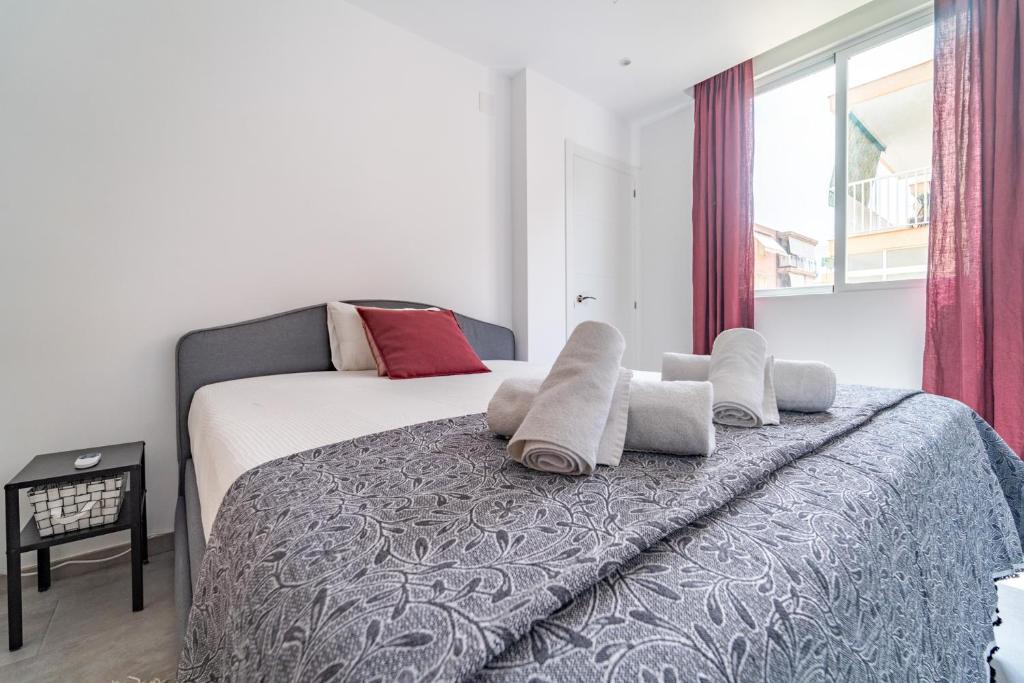 A bed or beds in a room at Myflats Premium Santa Pola