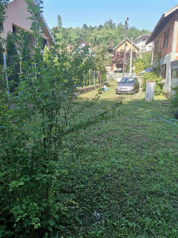 Aed väljaspool majutusasutust Kuca za odmor Simic