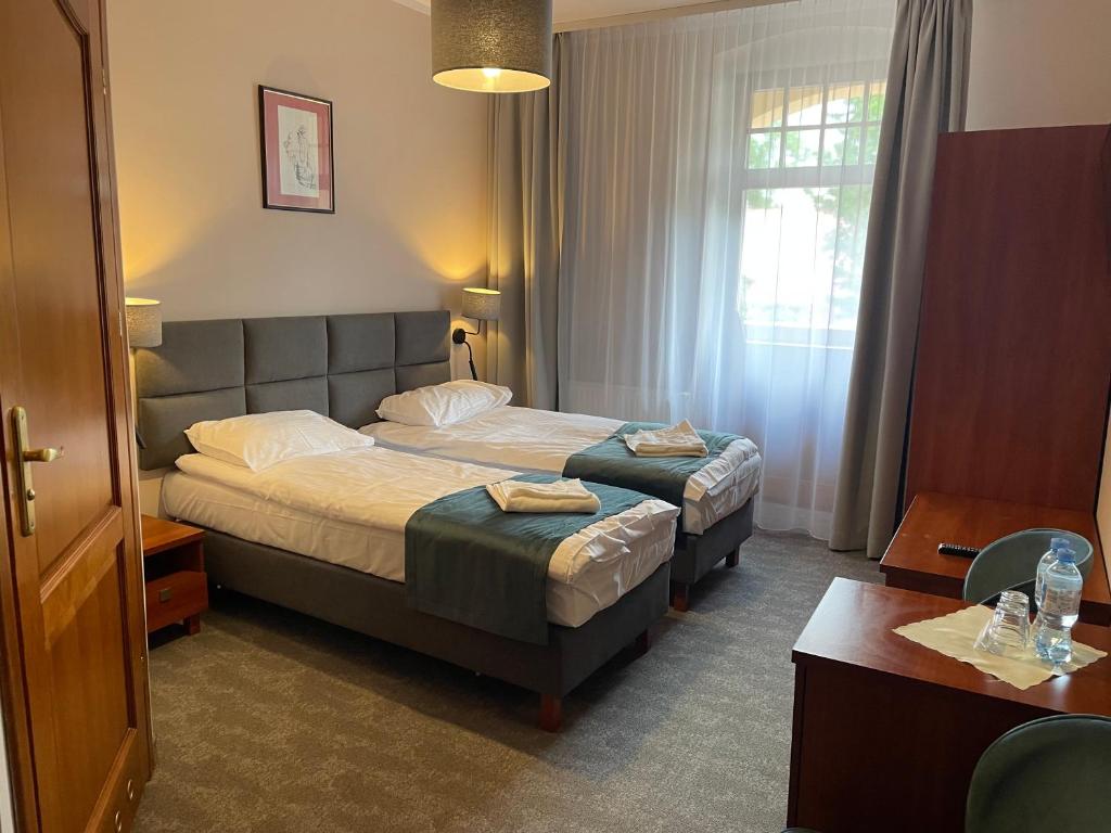 Postel nebo postele na pokoji v ubytování GórSKI SPA Karpacz I dawniej APOLLO