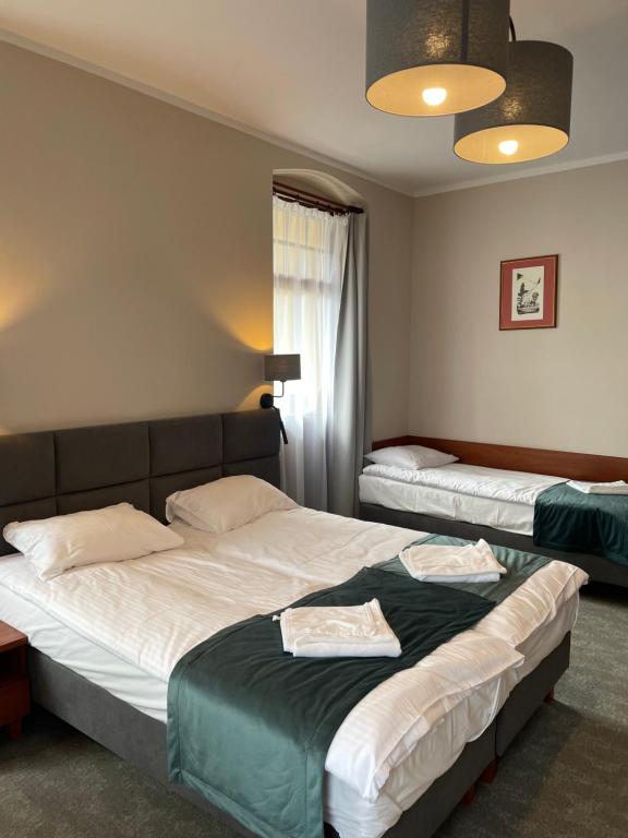 Postel nebo postele na pokoji v ubytování GórSKI SPA Karpacz I dawniej APOLLO