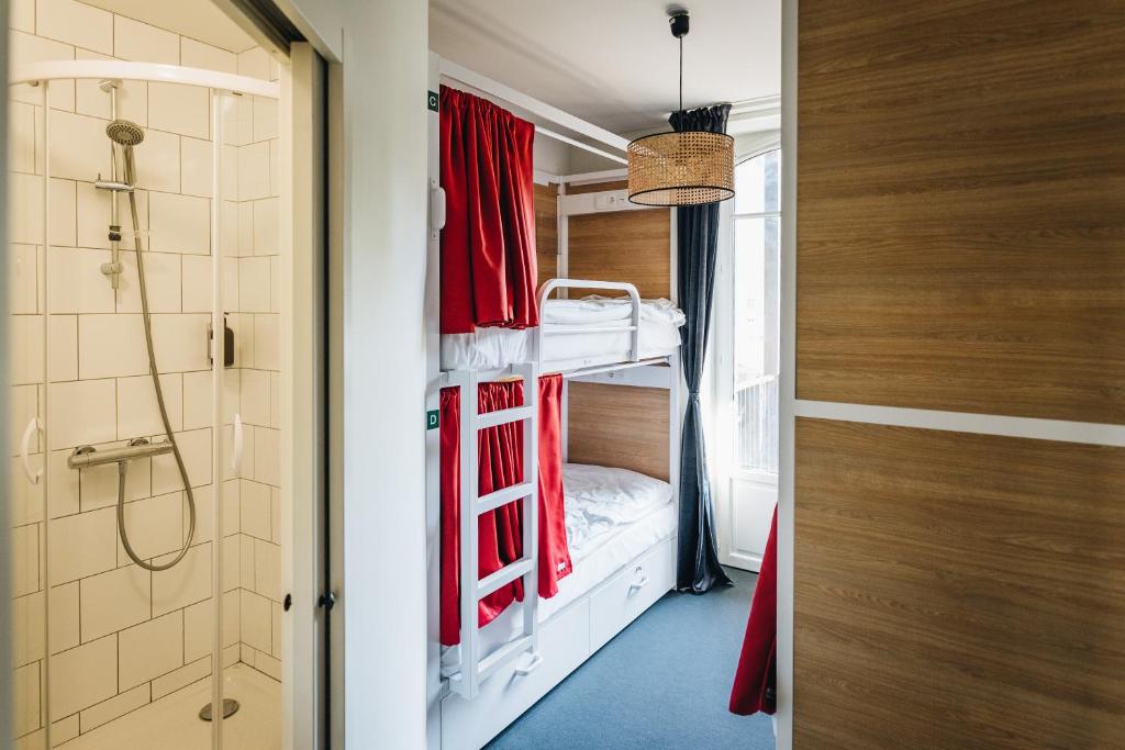 Les Chouettes Hostel - Bed In Een Vrouwenslaapzaal Met 4 Bedden