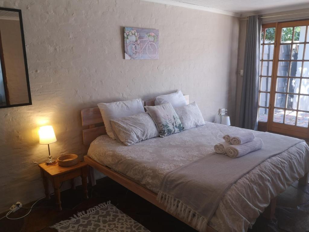 Voodi või voodid majutusasutuse Serenity Cove-Tranquility Room toas