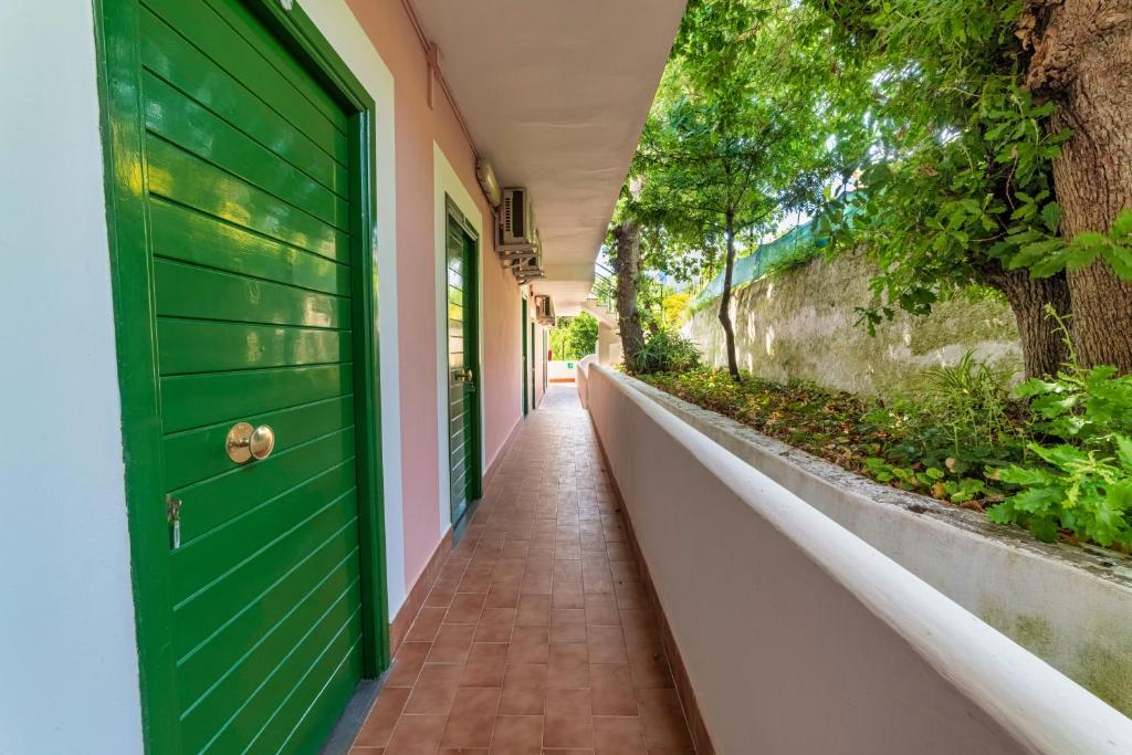 Un jardín fuera de Albergo Le Querce