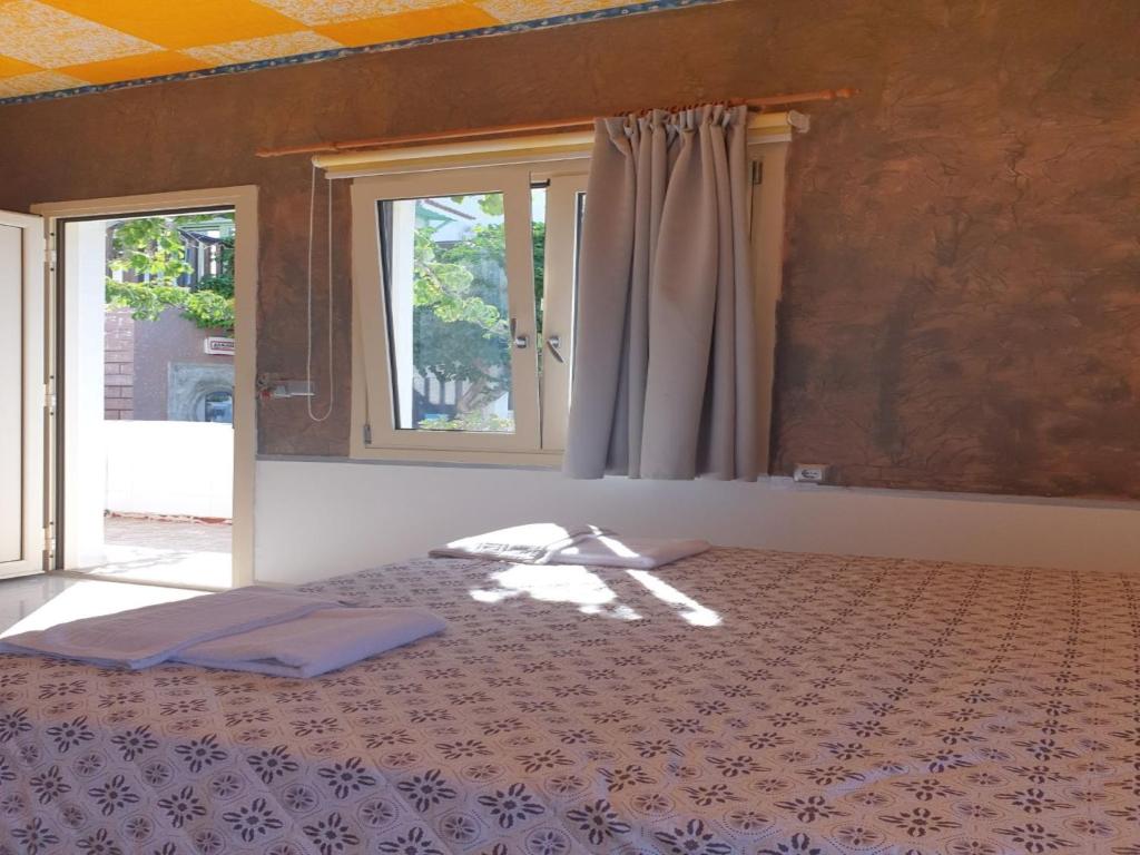 Studio Quiet And Peaceful And Very Relaxing with kitchen, shared pool and Ac