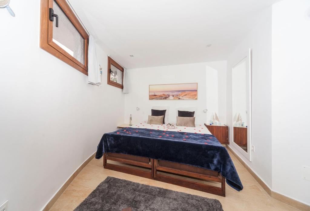 A bed or beds in a room at TEMISA FAMARA BEACH