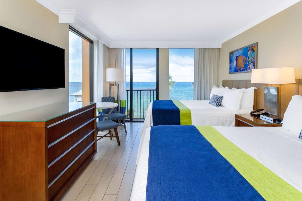 Wyndham Deerfield Beach Resort - Deluxe Queensielkamer Met Twee Queensize Bedden - Uitzicht Op De Oceaan