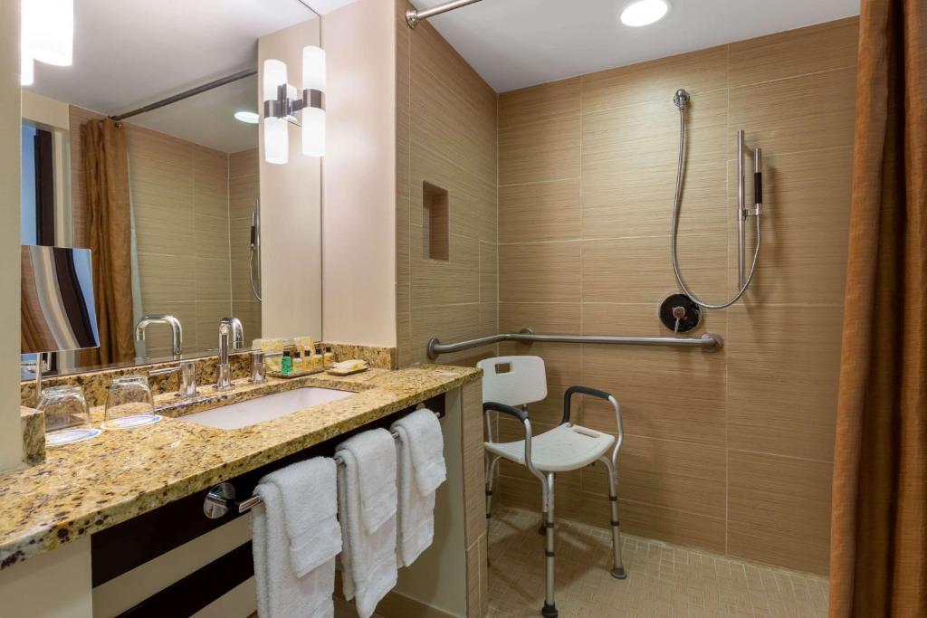 Wyndham Deerfield Beach Resort - King Room Met Roll-in Douche En Uitzicht Op De Stad-Mobiliteitstoegang/niet-roken