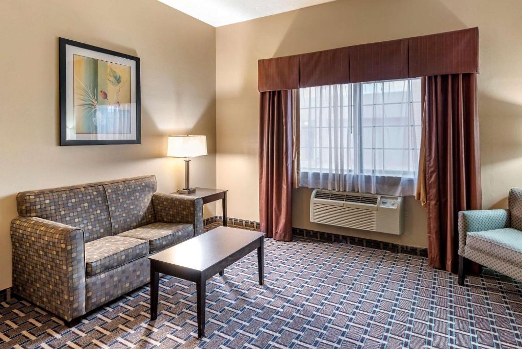 Comfort Suites Clovis North photo