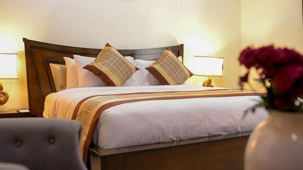Postel nebo postele na pokoji v ubytování Esiankiki Resort & Spa - Nanyuki