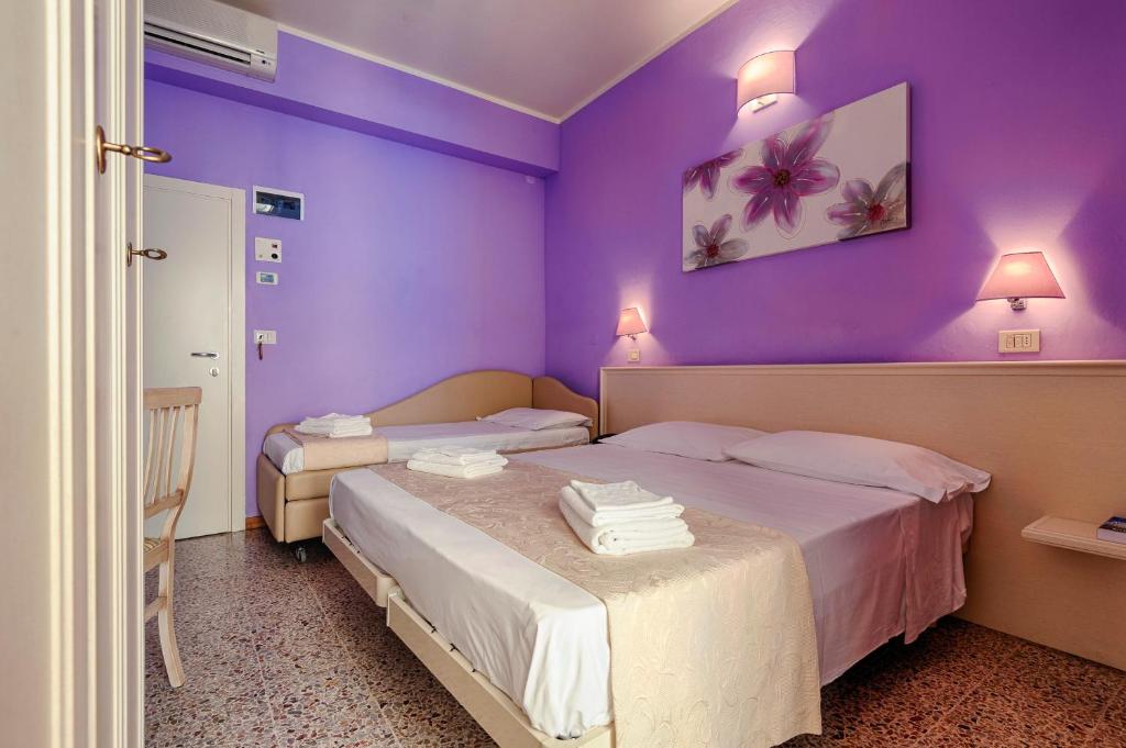 Postel nebo postele na pokoji v ubytování Hotel Plaza