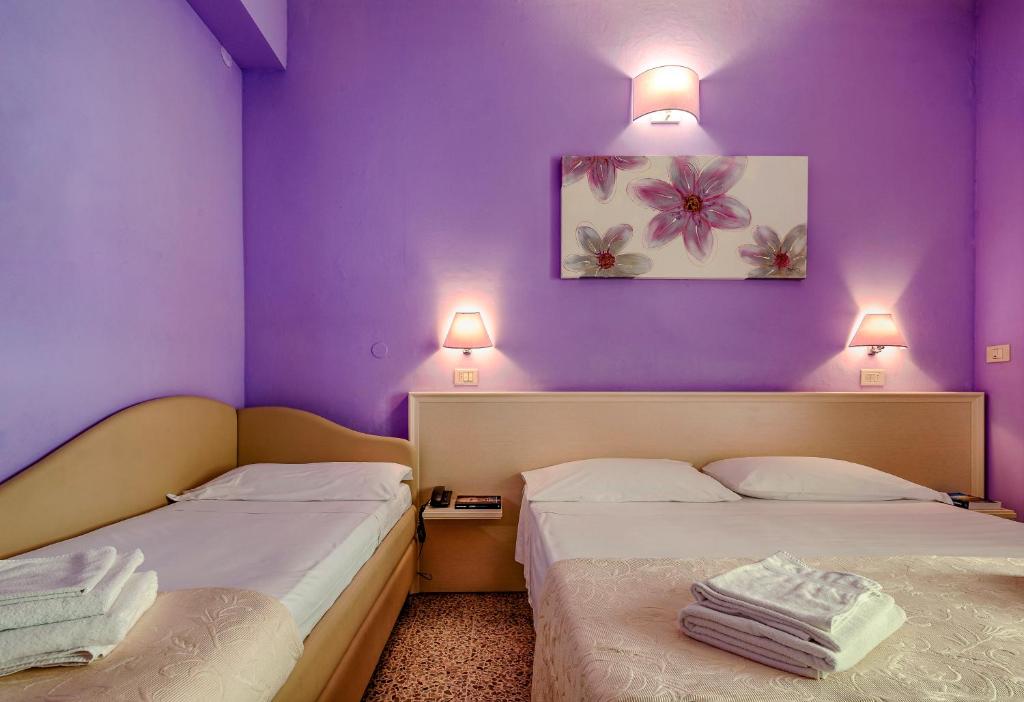 Postel nebo postele na pokoji v ubytování Hotel Plaza