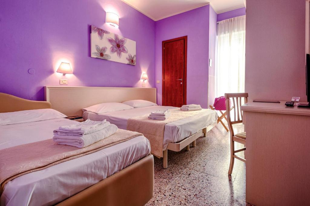 Postel nebo postele na pokoji v ubytování Hotel Plaza