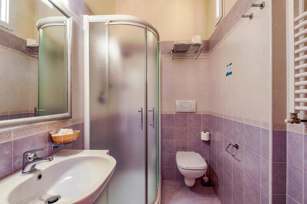 Koupelna v ubytování Hotel Plaza