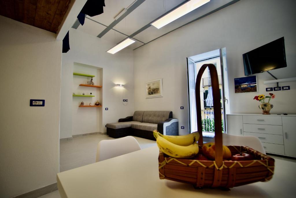 a living room with a basket of bananas on a table at Maja in Ischia