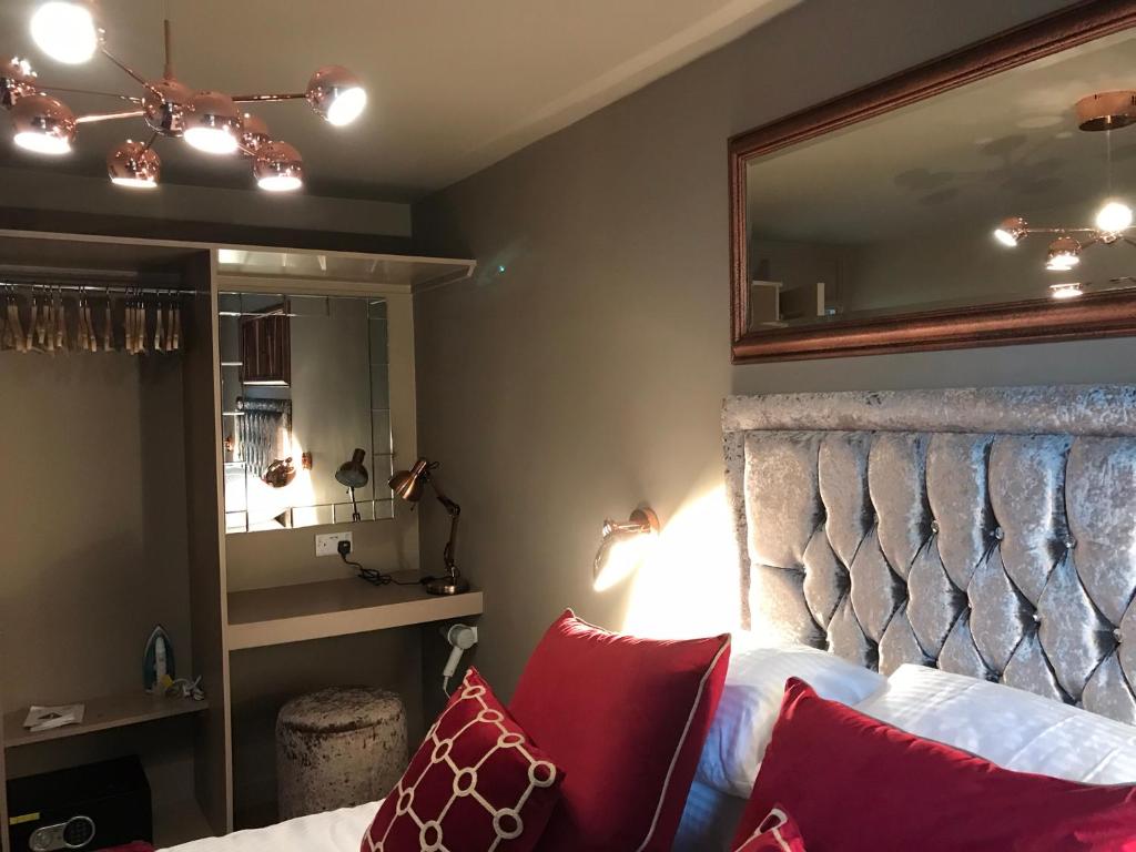 East Kilbride, Glasgow-2 Bed, 2 Bath Modern Apartment- Easdale Clamenti