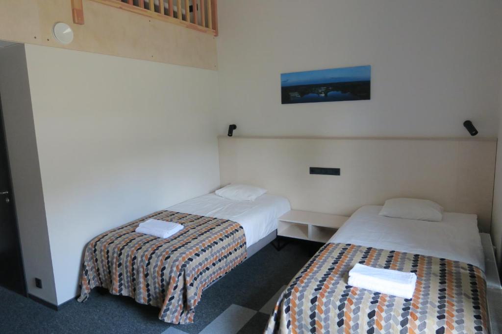 Postel nebo postele na pokoji v ubytování Kääriku Hotel