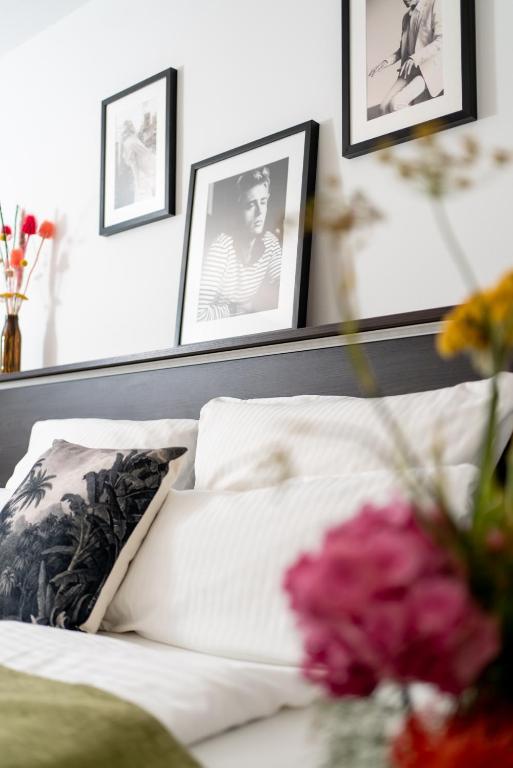 Postel nebo postele na pokoji v ubytování Luxstay Karben - Self-Check-In