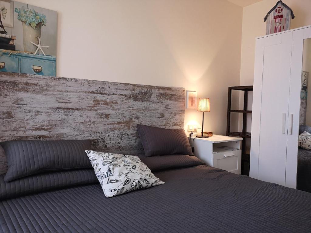 Posteľ alebo postele v izbe v ubytovaní LLOGUER30 Apartamento Lotus, piscina y parquing